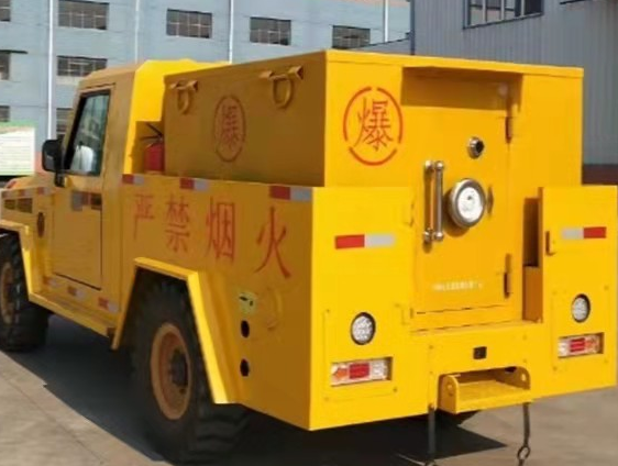 新乡凯龙爆破器材运输车：保障爆破任务的安全运行